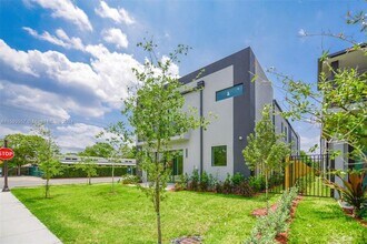 1619 NE 11th St in Fort Lauderdale, FL - Building Photo - Building Photo