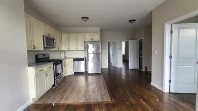 166 Armstrong Ave in Jersey City, NJ - Building Photo - Building Photo