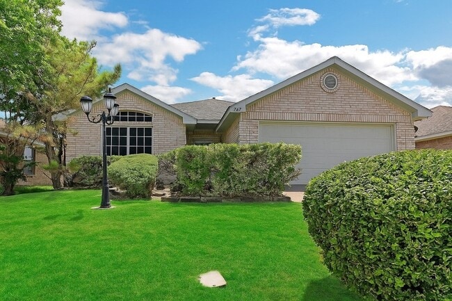property at 721 Somerset Dr