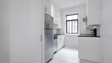 4278 Sherbrooke Rue O in Westmount, QC - Building Photo - Building Photo