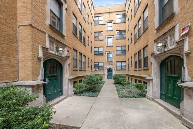 property at 7211 S Yates Blvd