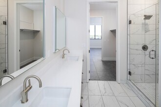 Avalon South Miami in South Miami, FL - Foto de edificio - Building Photo