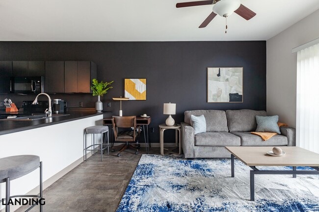 2621 S Jefferson Ave, Unit 323 in Springfield, MO - Building Photo - Building Photo