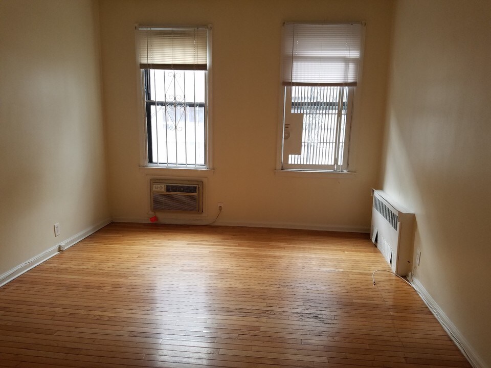 423 E 77th St-Unit -2-B in New York, NY - Building Photo