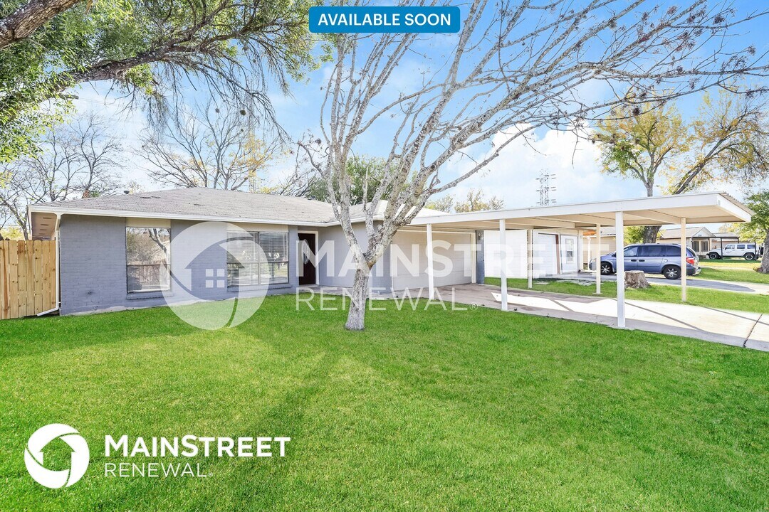 5050 Gordon Cooper Dr in San Antonio, TX - Building Photo