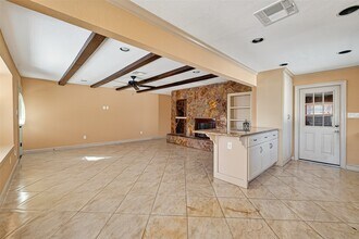 6231 S Briar Knoll Dr in Houston, TX - Building Photo - Building Photo