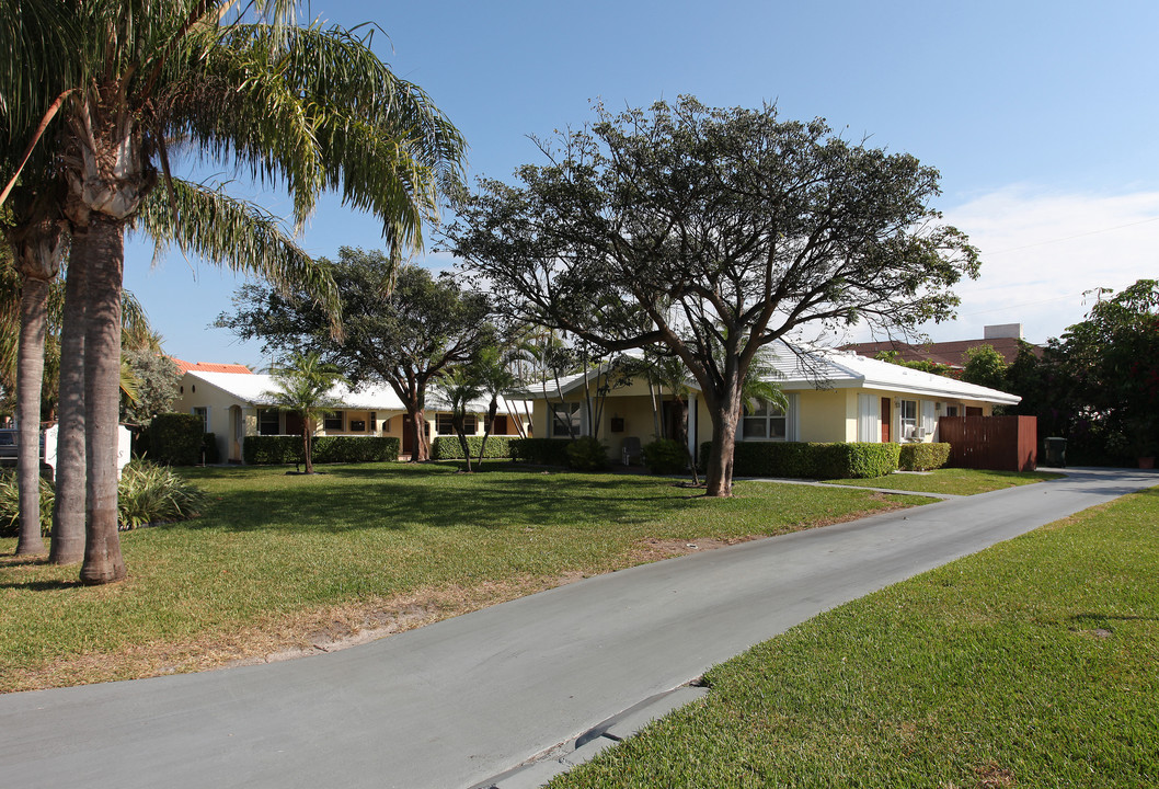 Rivieria Apartments in Boca Raton, FL - Foto de edificio