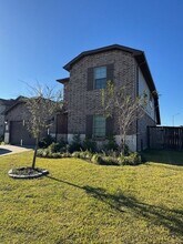 5615 Cedar Cres Ct in Richmond, TX - Foto de edificio - Building Photo