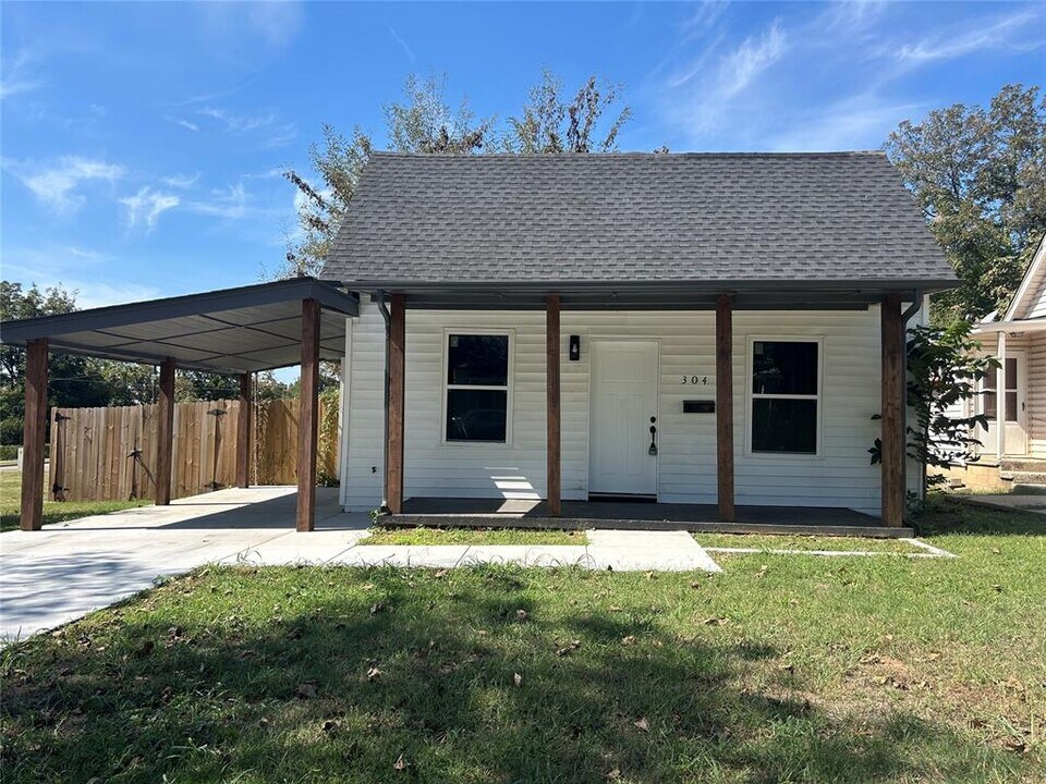 304 N Tucker Ave in Shawnee, OK - Building Photo