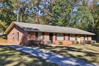 Trakas Avenue in Greenwood, SC - Foto de edificio - Building Photo