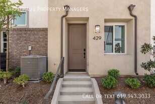 429 Caliper Wy in San Marcos, CA - Building Photo