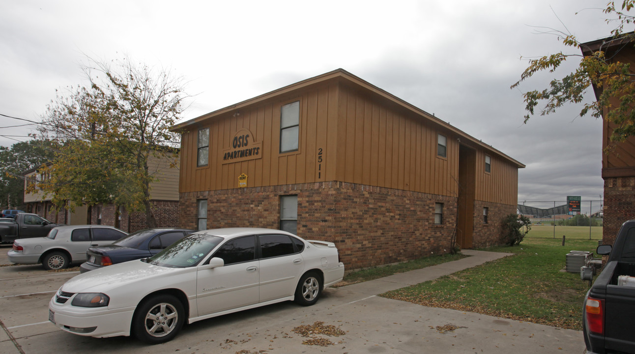 Osis Apartments in Denton, TX - Foto de edificio