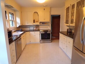 4621 NE Royal Ct in Portland, OR - Building Photo - Building Photo