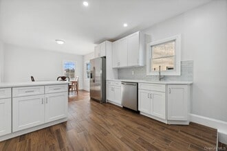 127 Fox Blvd in Merrick, NY - Building Photo - Building Photo