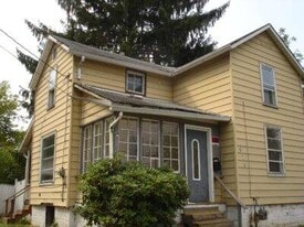 974 Madison Ave in Alliance, OH - Building Photo