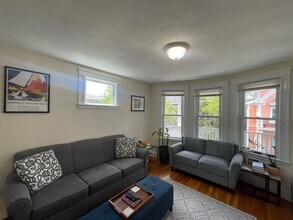 24 Ashland St, Unit 2 in Somerville, MA - Building Photo - Building Photo