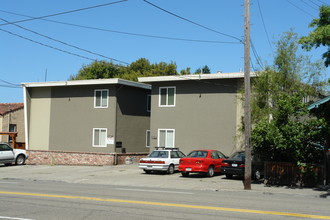 6049-6053 Claremont Ave in Oakland, CA - Foto de edificio - Building Photo