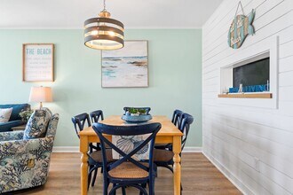 302 Canal Dr in Carolina Beach, NC - Foto de edificio - Building Photo