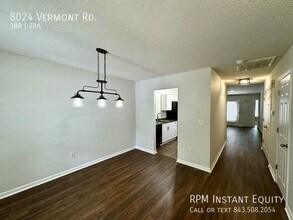 8024 Vermont Rd in North Charleston, SC - Foto de edificio - Building Photo