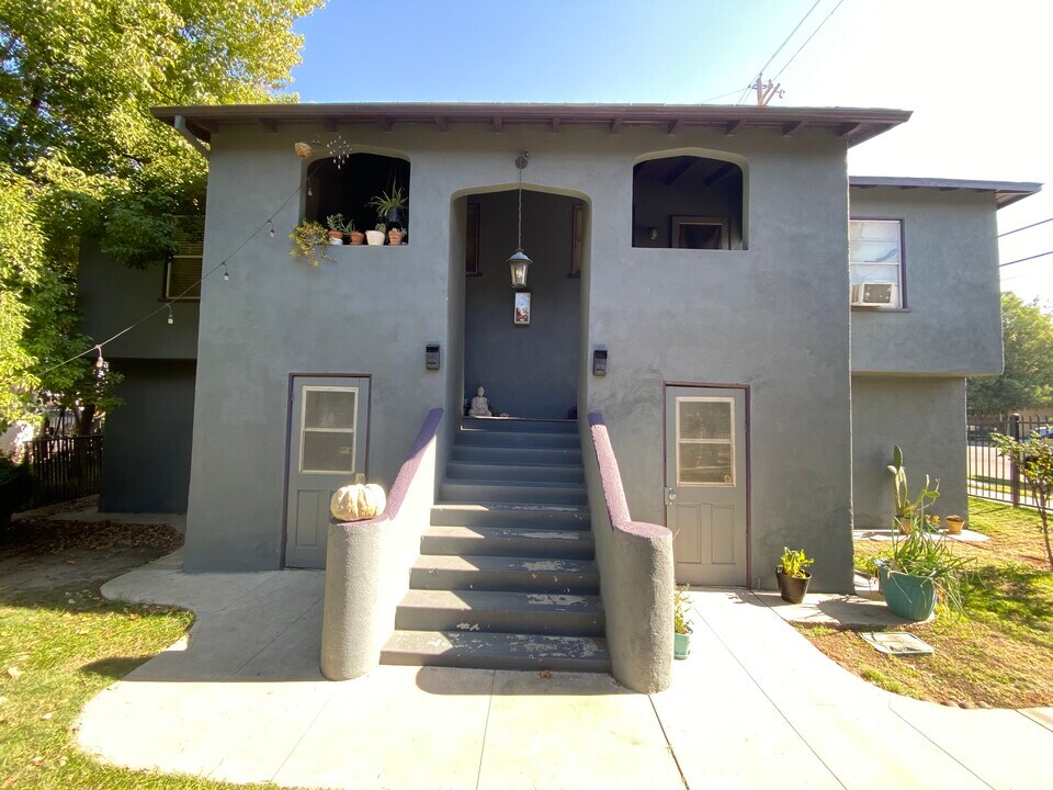 2020 22nd St in Bakersfield, CA - Building Photo