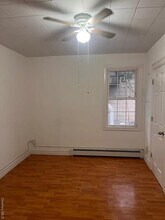 49 Manor Rd in Valley Stream, NY - Foto de edificio - Building Photo