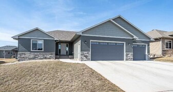 4317 S Alpine Ave in Sioux Falls, SD - Building Photo