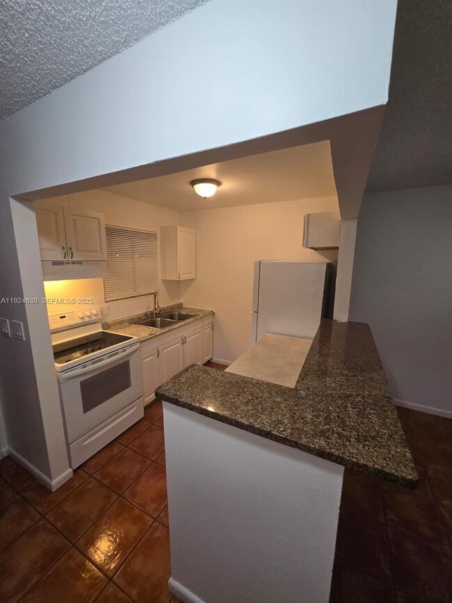 6094 Forest Hill Blvd in Haverhill, FL - Building Photo - Building Photo