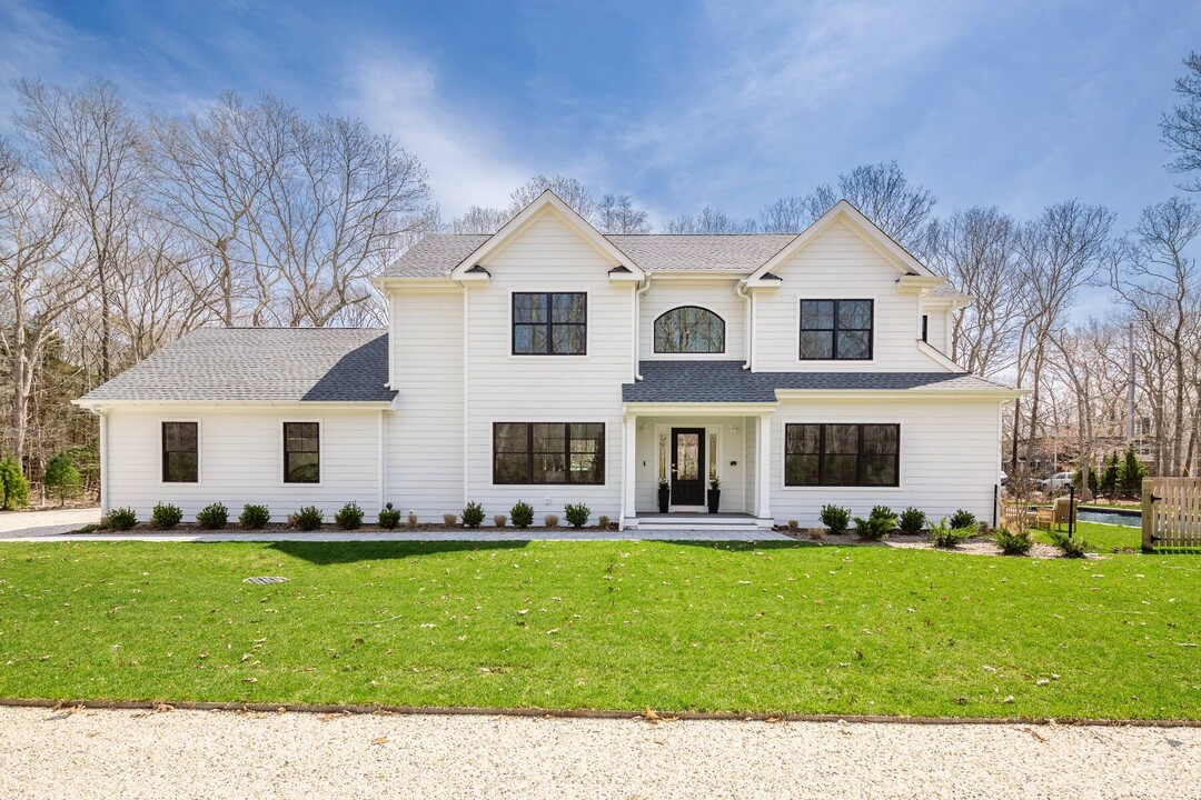 59 Gardiners Ln in East Hampton, NY - Building Photo