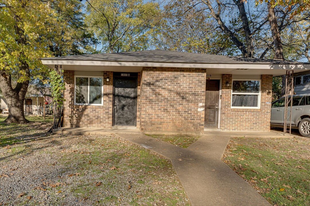 1803 E 26th St in Chattanooga, TN - Foto de edificio