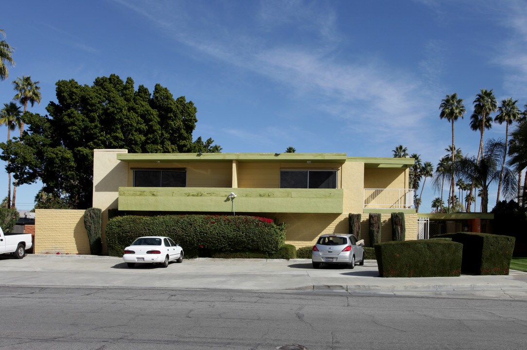 2090 S Camino Real in Palm Springs, CA - Building Photo