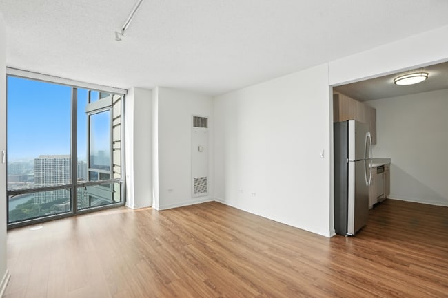 498 N Kingsbury St in Chicago, IL - Foto de edificio - Building Photo