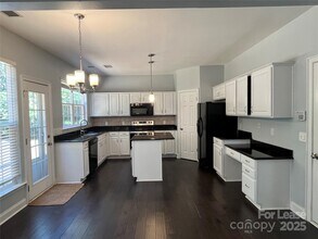 8601 Fieldcroft Dr in Charlotte, NC - Building Photo - Building Photo