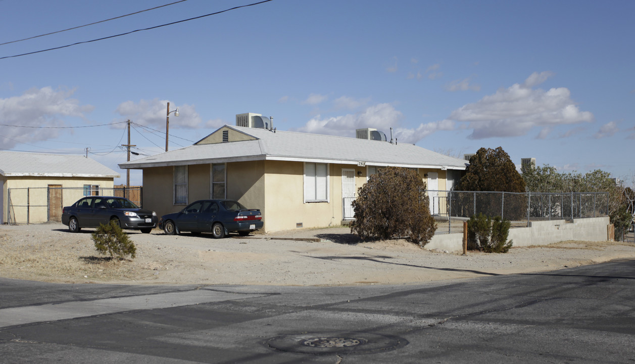 251 Juniper St in Barstow, CA - Building Photo