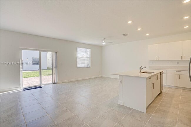 2642 SE 24th St in Homestead, FL - Building Photo - Building Photo