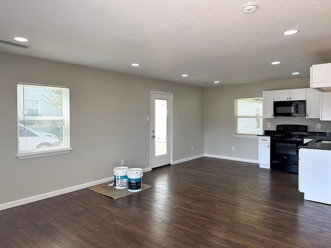 5121 W Shady Grove Rd in Irving, TX - Building Photo - Building Photo