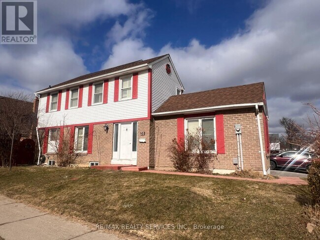 31 Junewood Crescent in Brampton, ON - Building Photo - Building Photo