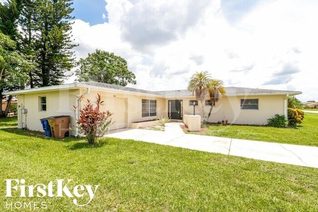 109 Richmond Ave S in Lehigh Acres, FL - Foto de edificio - Building Photo