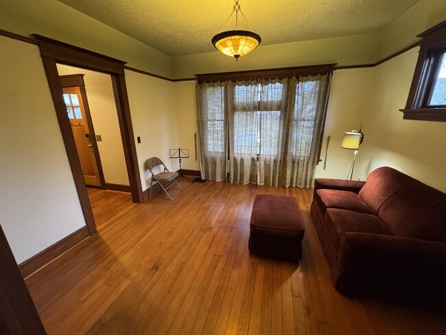 410 NE 56th Ave in Portland, OR - Building Photo - Building Photo