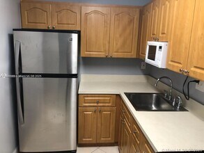8405 NW 8th St in Miami, FL - Building Photo - Building Photo