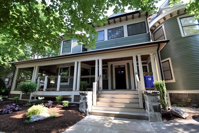 44 Winslow Rd, Unit 1 in Brookline, MA - Building Photo - Building Photo
