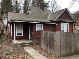 415 NE Howard St in Pullman, WA - Building Photo