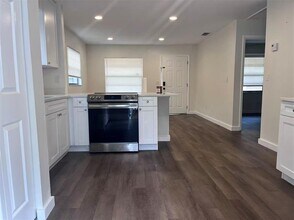 1016 9th Ave NW in Largo, FL - Building Photo - Building Photo