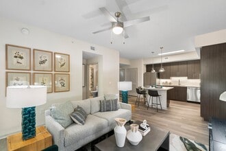 Cortland West Palm in West Palm Beach, FL - Foto de edificio - Building Photo