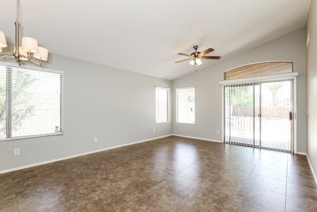 18139 N Skyhawk Dr in Surprise, AZ - Building Photo - Building Photo