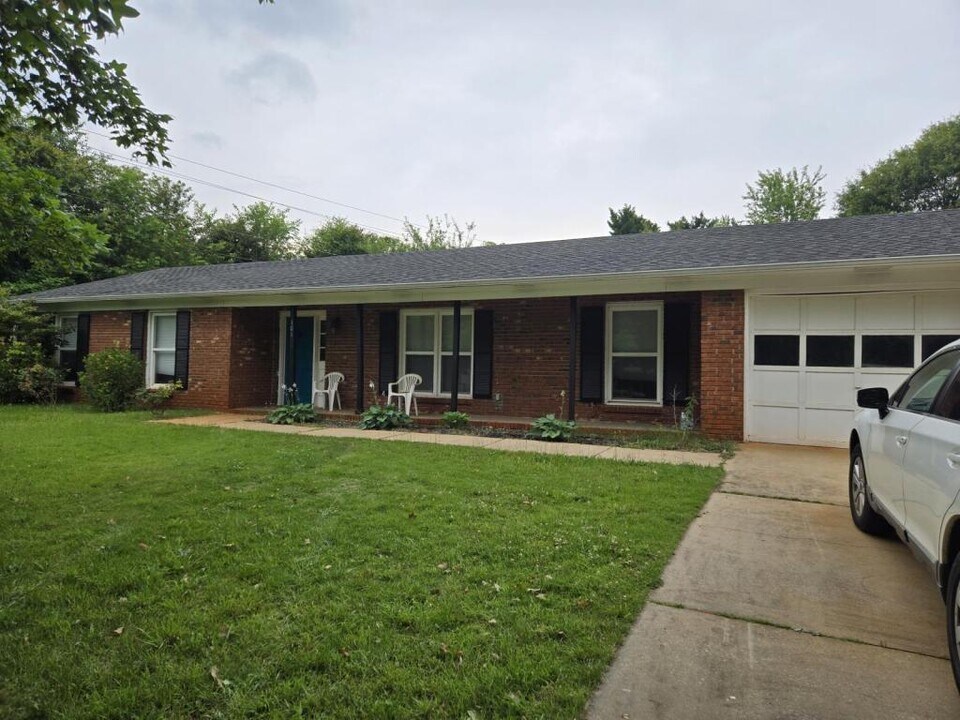 101 Laurel Tree Ln in Simpsonville, SC - Building Photo