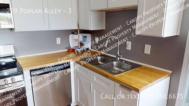 209 Poplar Alley in Russell, KY - Building Photo - Building Photo