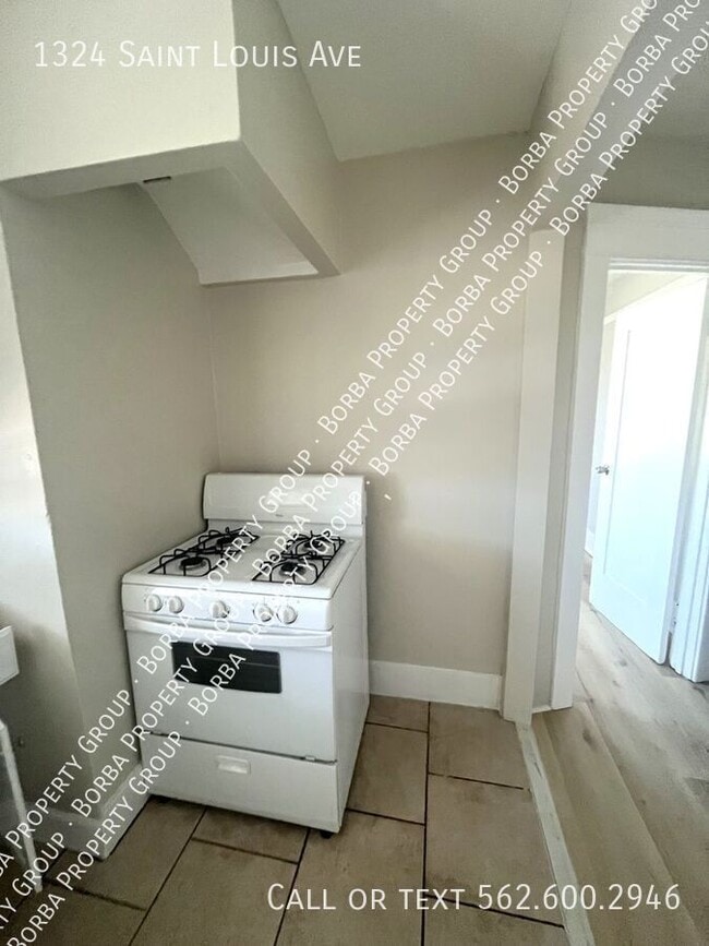 1324 St Louis Ave in Long Beach, CA - Building Photo - Building Photo
