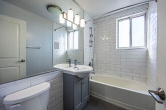 Ava Manor in Toronto, ON - Building Photo - Building Photo