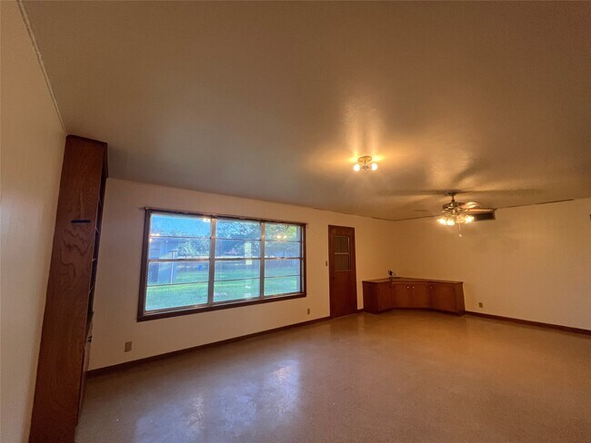 106 Jane Dr in Columbus, TX - Building Photo - Building Photo