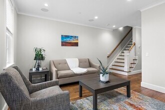 119 Highland Ave, Unit B in Somerville, MA - Foto de edificio - Building Photo